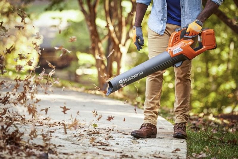 Những điều bạn cần biết về máy thổi lá - Công cụ dọn dẹp tiện lợi và hiệu quả cho sân vườn.